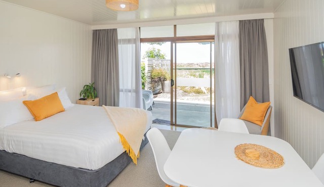 Whispering Sands Motel