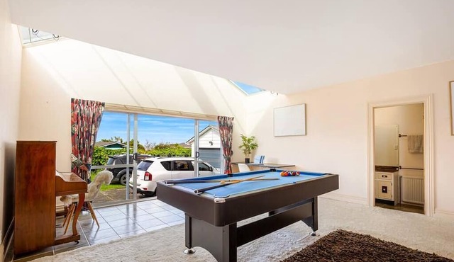 4Bed Spacious Villa in Chatswood in Auckland