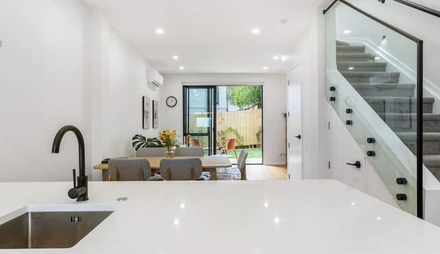 Exceptional 2BR in Ellerslie | Prime TV | WiFi |