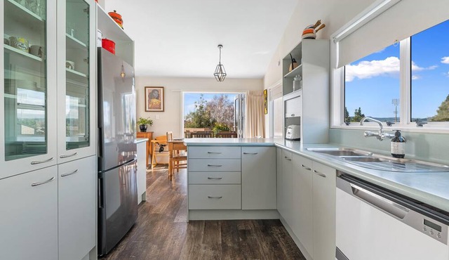 Rooftops Rotorua - 4 Bedrooms, 2 Bathrooms in Rotorua