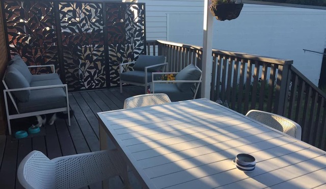 Pool, sky tv, darts. A great place for families! Not a party house… in Matua