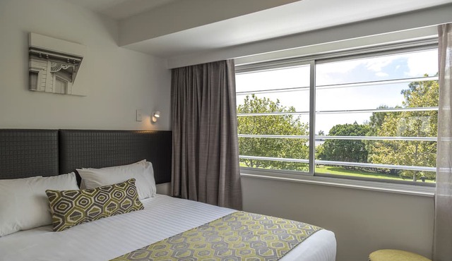Quest Ponsonby