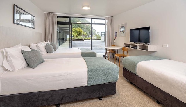 The Com Plex Motel