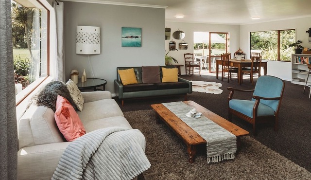 WHAREPUNI OAKURA RETREAT