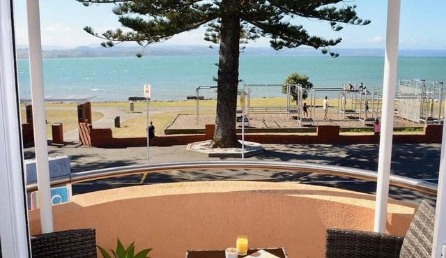 Barrons on the Beach in Napier