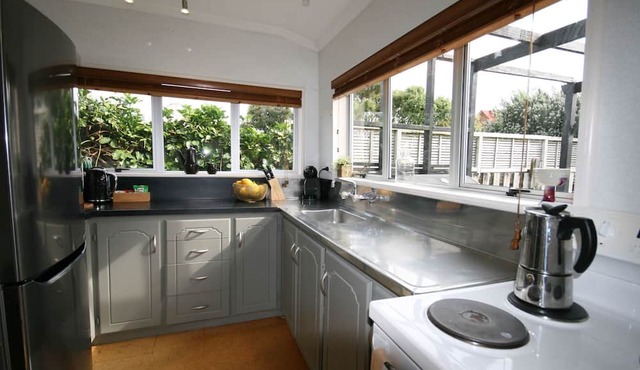 Kingwell Cottage - New Plymouth Holiday Home in New Plymouth