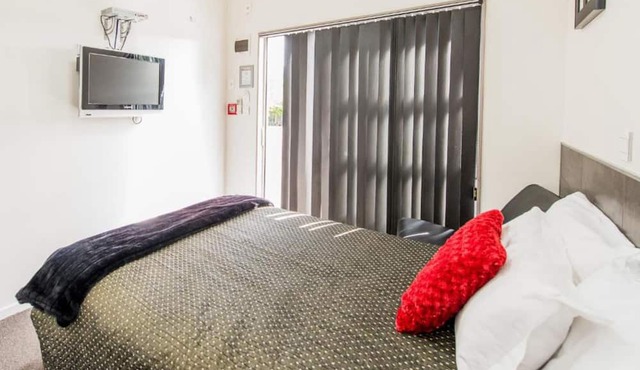 151 on London Motel