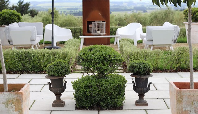 Martinborough Accommodation - 3 bedroom Italian Styled Villa in the Wairarapa in Hillside