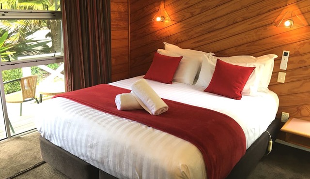 Colonial House Motel