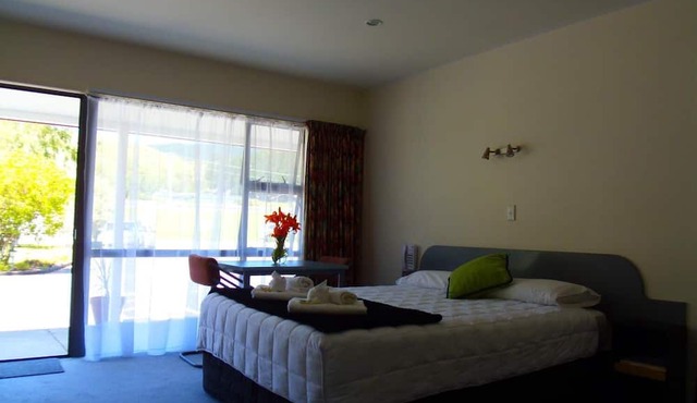Kapiti Lindale Motel & Conference Centre