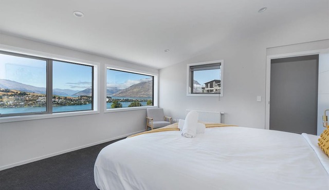 Alpine Retreat - Panoramic Views in Queenstown