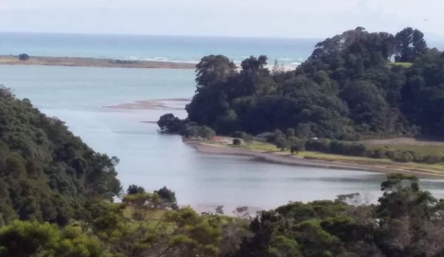 4WD Off the grid timber cabin, Panoramic views, Lovers nook !