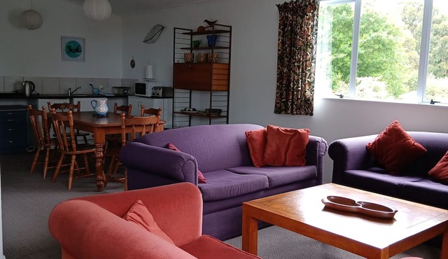 Purple Hen Country Lodge in Tahawai
