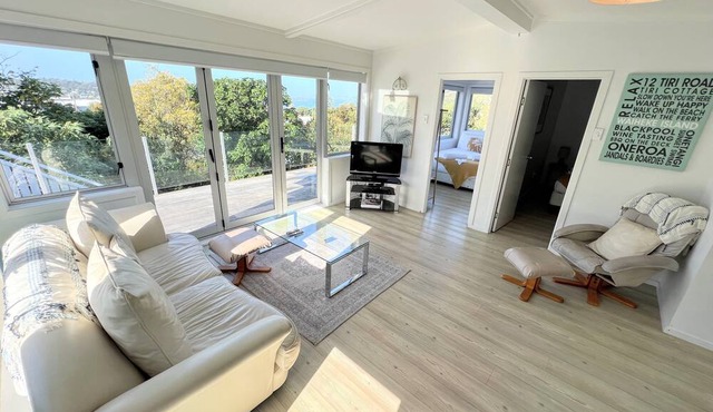 Tiri Cottage - Seaviews in Oneroa