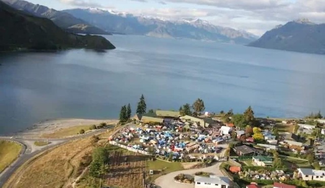 Spacious Lake Hawea Home- 15 Mins from Wanaka in Lake Hawea