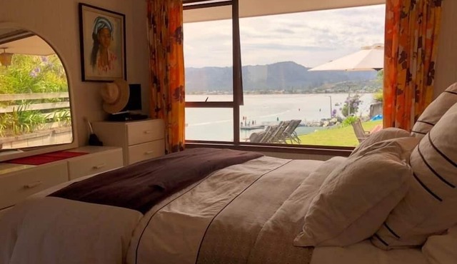Absolute waterfront with stunning views