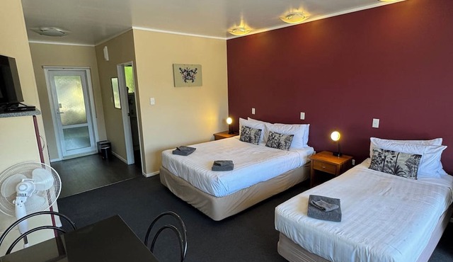 Aldan Lodge Motel in Picton