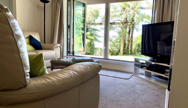 Absolute waterfront - Beach Retreat Escape