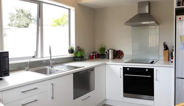 Brand New Cottage by the Sea in Beachlands