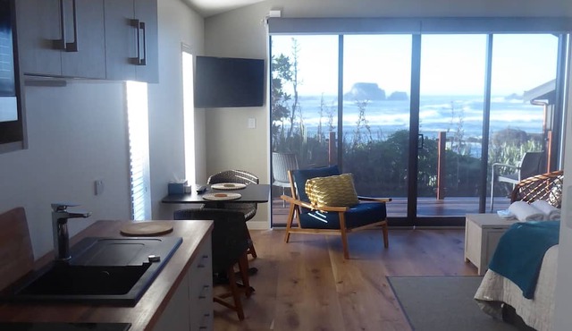 The Bay House Beachfront Accommodation in Cape Foulwind