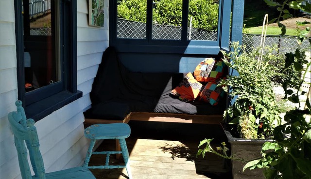 Large cottage ideal for couples. in Lawrence