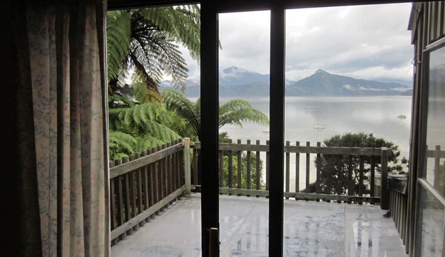 Moetapu Bay, with sea views and private beach. in Pelorus Sound