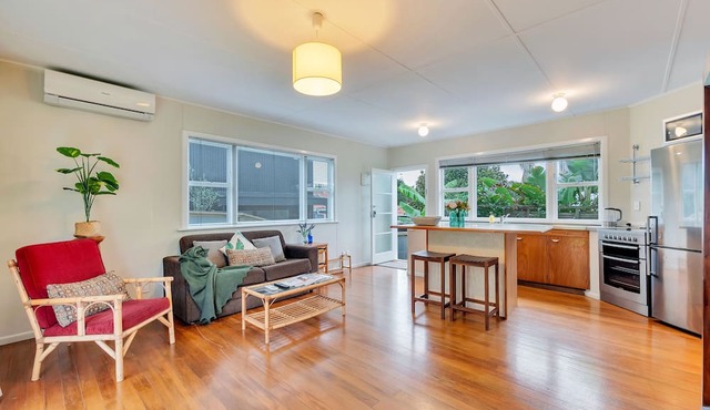 Sunny Grey Lynn Holiday Home