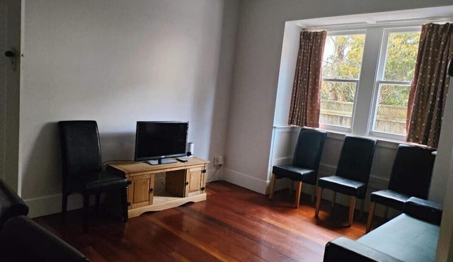 5 Bedroom House 7 Rangiatea Road