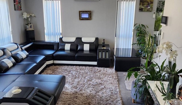New Built Home, 5min. from Auckland International/Domestic Airport in Auckland