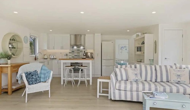 Songbird Cottage - a luxury dog friendly hideaway