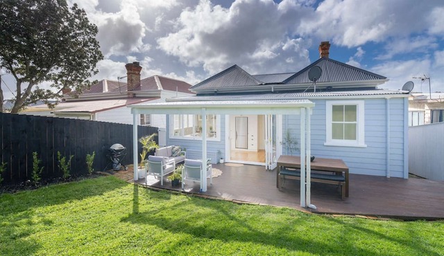 Spacious 4-bedroom house in marvelous Auckland with WiFi, AC