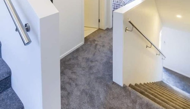 Conveniently Located 2BR Townhouse in West AKL