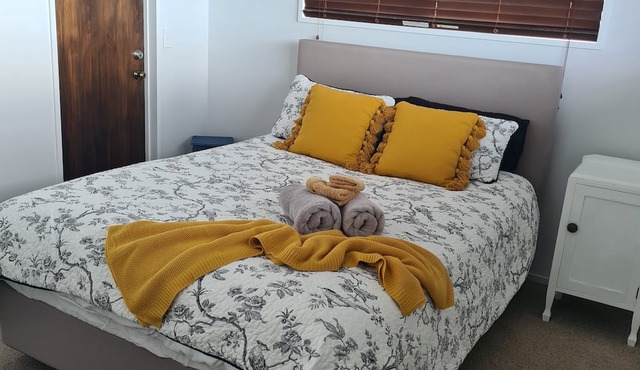 Spacious Avenues Upstairs Apartment. Close to QEII and downtown Tauranga