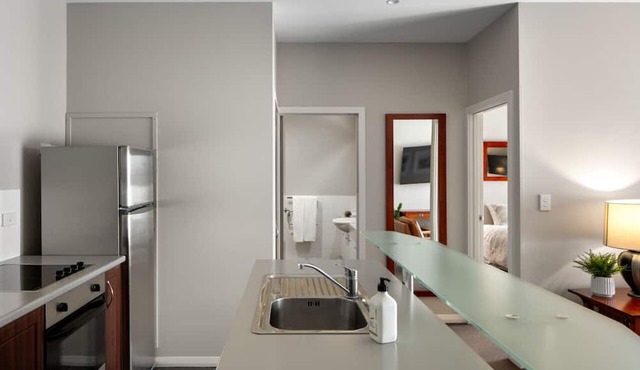 1BR Apartment | 5 minutes walk (600m) to CBD!