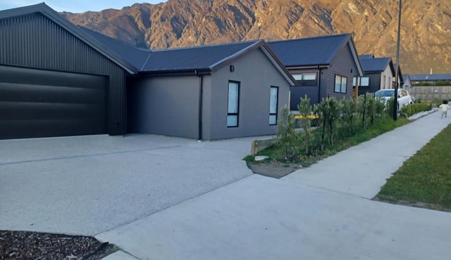 Dhee's cottage in Jacks Point