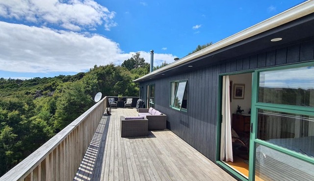 Sunny, comfortable island retreat with all the comforts of home