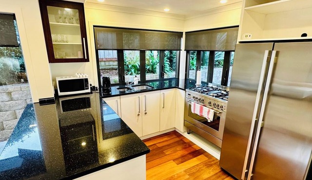 Warm, Modern, Child-friendly - Lower Hutt Escape in Lower Hutt