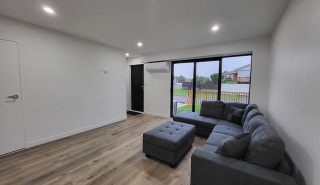 KTC modern, sleek and cozy house. in Auckland