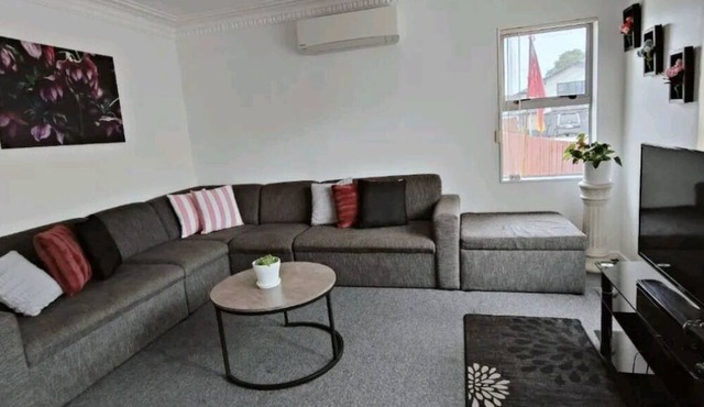 Home close to Amenities and Airport
