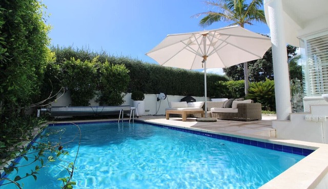 Luxe Private Pool + Beach Front Home in Auckland