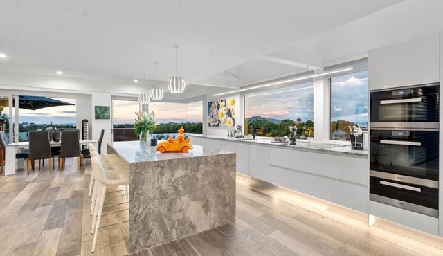 Artistic Mount Vic Villa in Auckland