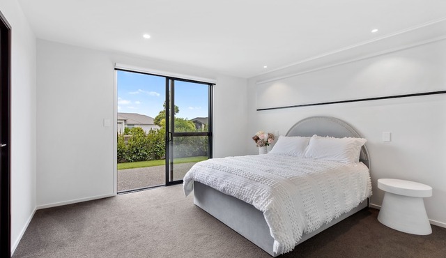 Sol Escape - Papamoa Beach Holiday Home