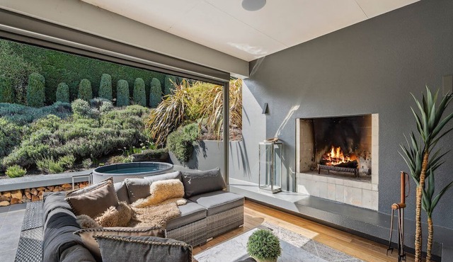Hawthorne House - Lake Views in Arrowtown Lake-Hayes Road