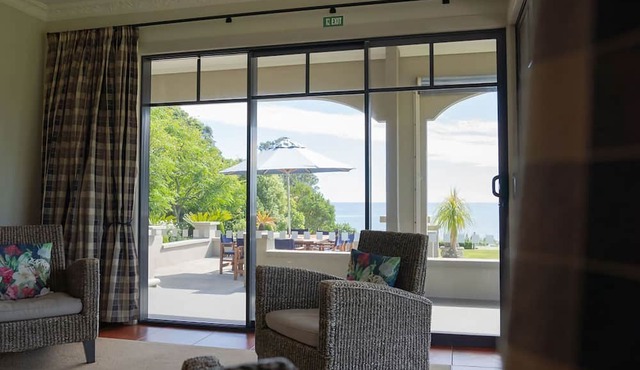 THE BUNGALOW - COASTAL RETREAT in Pitone