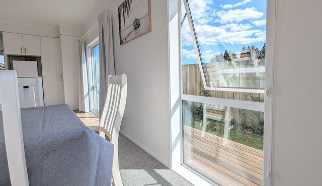 Beautiful Brand New Four-bed home near Redwood