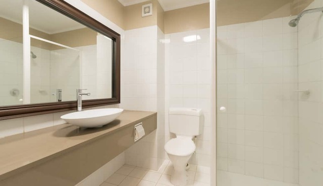 Distinction Hamilton Hotel & Conference Centre in Hamilton