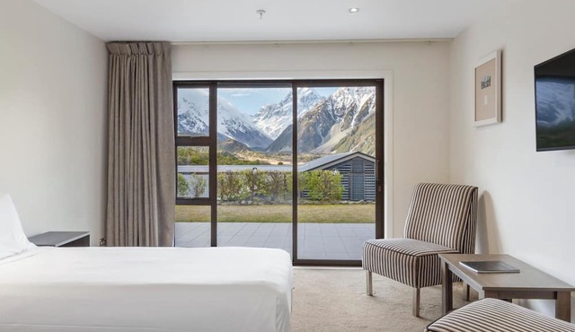 The Hermitage Hotel Mount Cook in Mount Cook