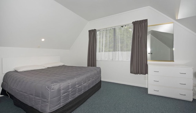 Camellia Court Motel