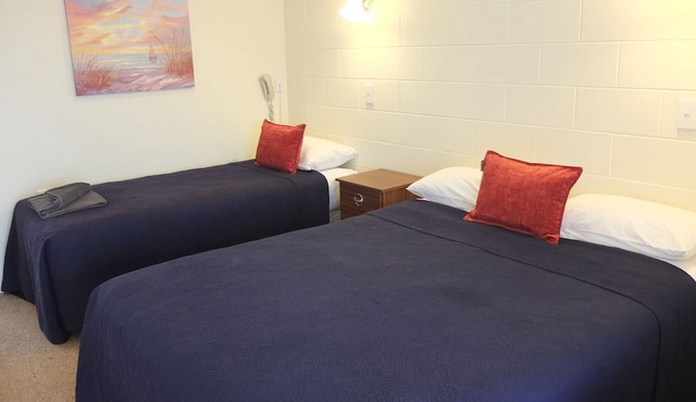 Colonial Court Motel