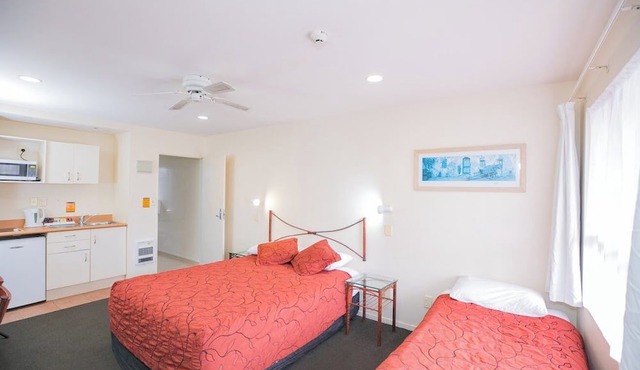Albany Executive Motor Inn